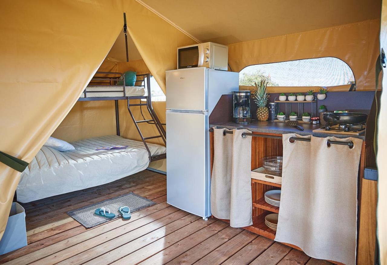 Camping Des Papillons Lalizolle ภายนอก รูปภาพ