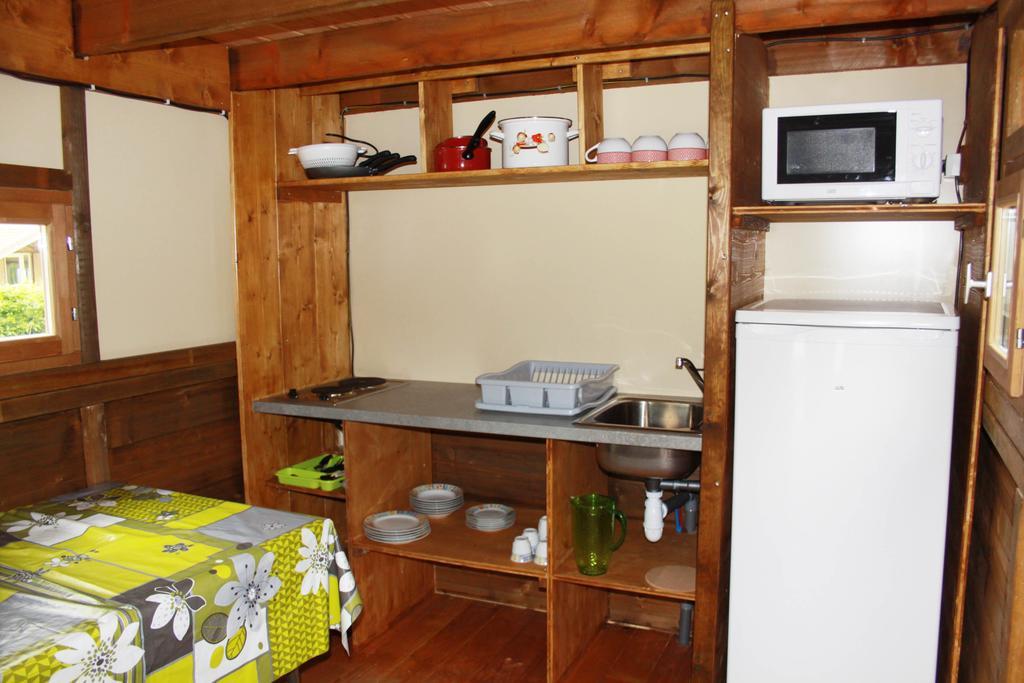 Camping Des Papillons Lalizolle ภายนอก รูปภาพ
