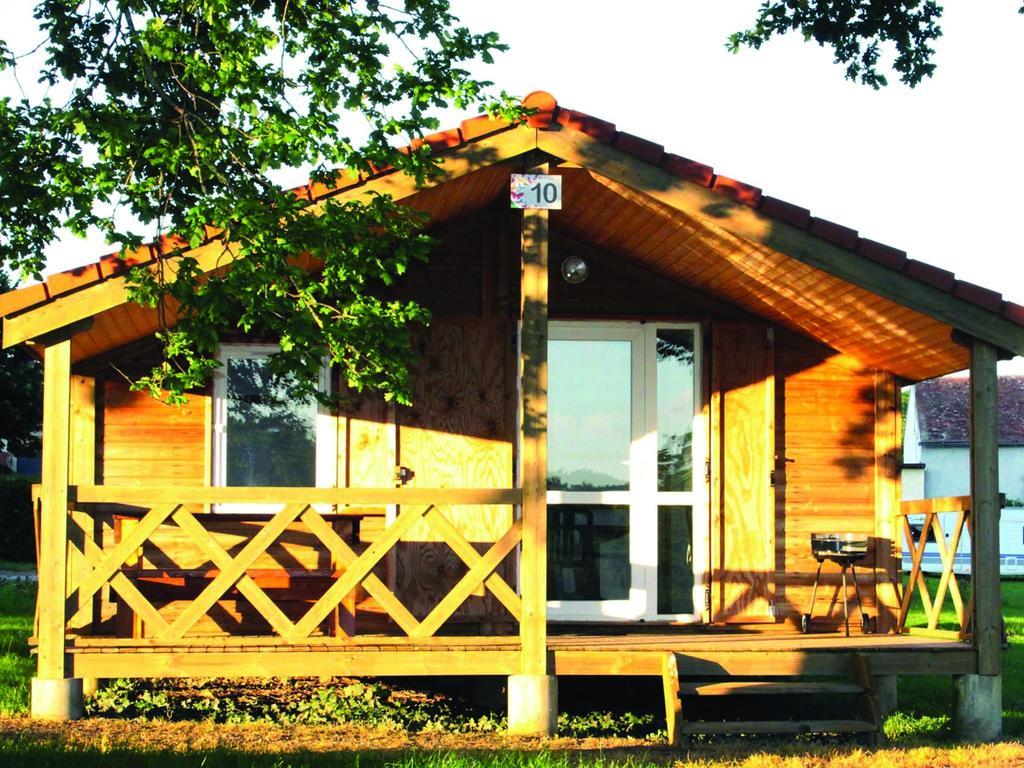 Camping Des Papillons Lalizolle ภายนอก รูปภาพ