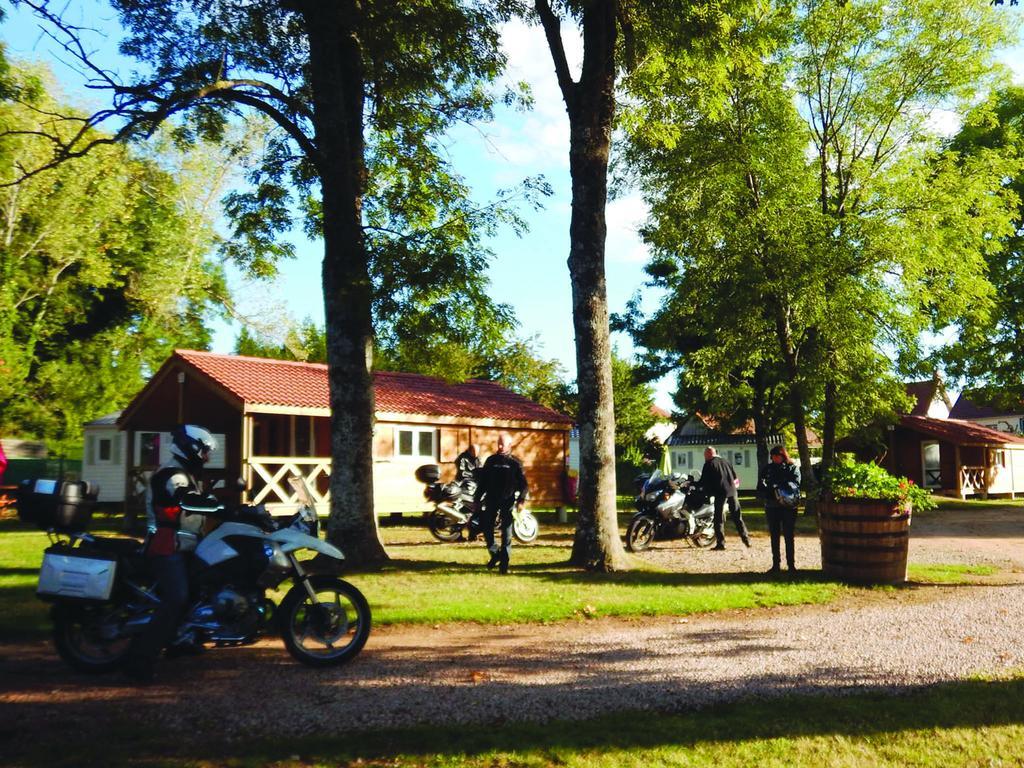 Camping Des Papillons Lalizolle ภายนอก รูปภาพ