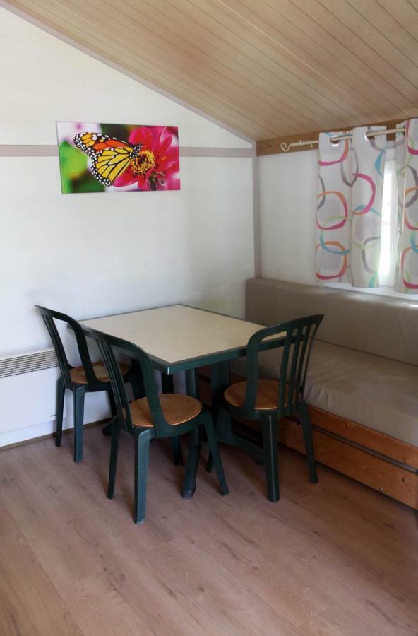 Camping Des Papillons Lalizolle ภายนอก รูปภาพ