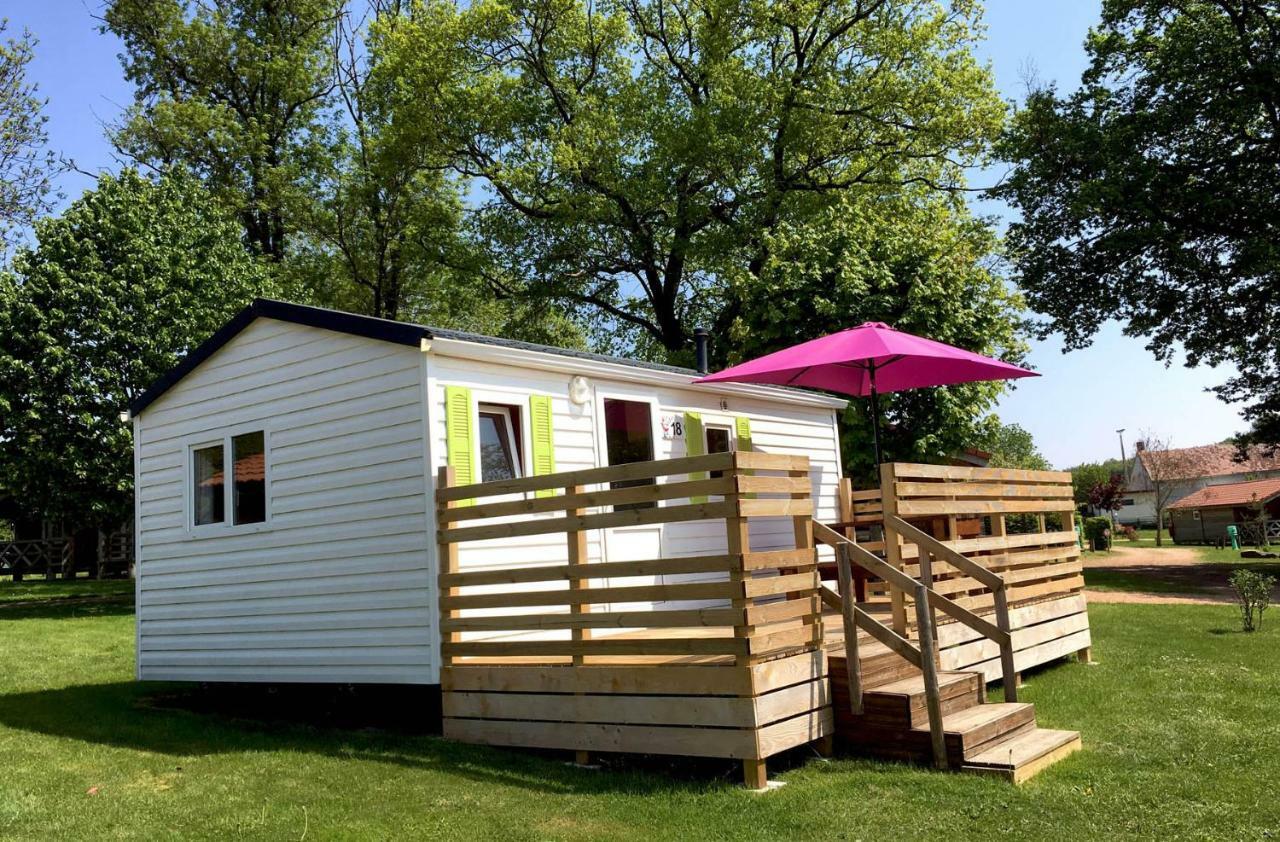 Camping Des Papillons Lalizolle ภายนอก รูปภาพ