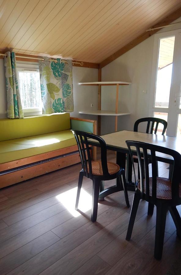 Camping Des Papillons Lalizolle ภายนอก รูปภาพ